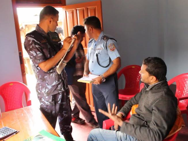   प्रधानसेनापतिको  परिवारको  पेट्रोपम्पमा सिलबन्दी