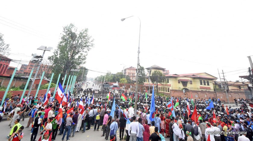   प्रोडक्ट रिभ्यू : हलमा चलेकै दिन हाम्रो मूभीमा नेपाली चलचित्र