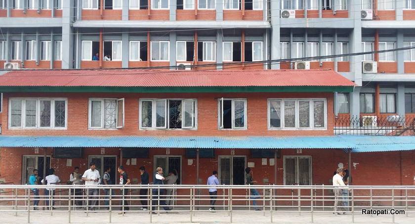  गठबन्धनको घेराउले सिंहदरबार सुनसान