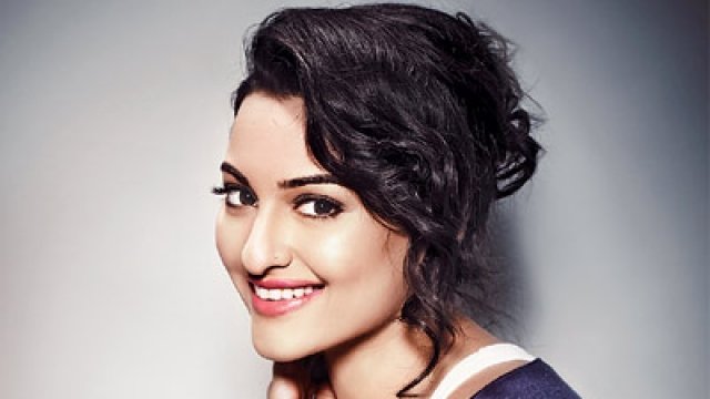   बलिउड नायिका सोनाक्षीले भनिन्, ‘टुँडिखेल आउनु है !’