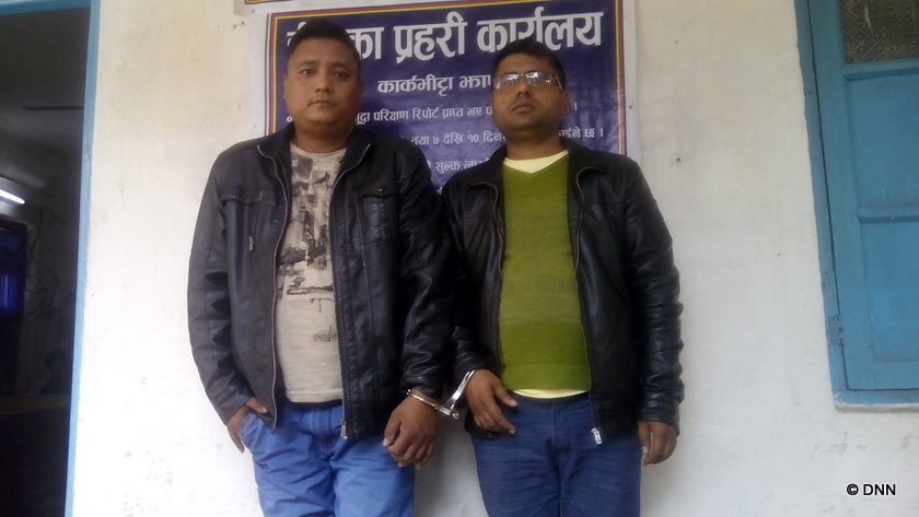   फलाममा सुनको जलप लगाई सुन भन्दै ठगी गर्ने २ प्रक्राउ