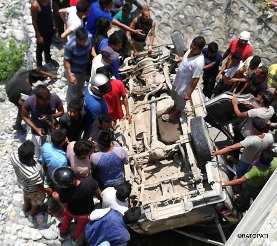   वीपी राजमार्गमा टाटा सुमो पुलबाट खस्यो, एकजनाको घटनास्थलमै मृत्यु