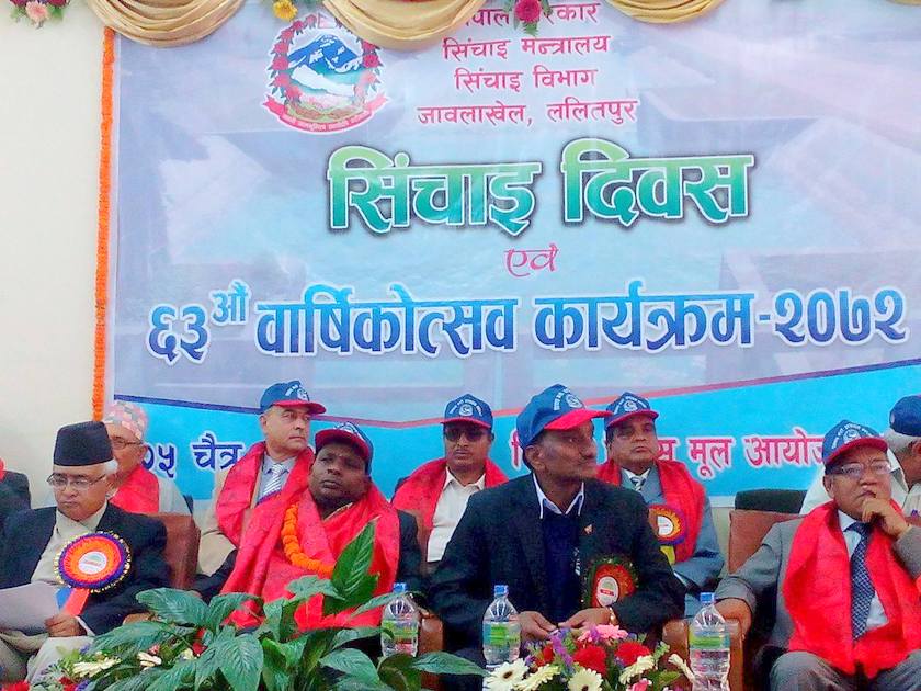   गोरु जुधाई हेर्न पुगेका मन्त्रीले जब नेतालाई व्यंग्य गरे !