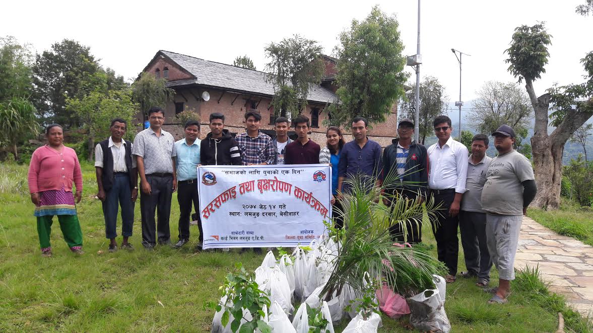   गणतन्त्र दिबसको पूर्वसन्ध्यामा सरसफाई तथा वृक्षारोपण कार्यक्रम