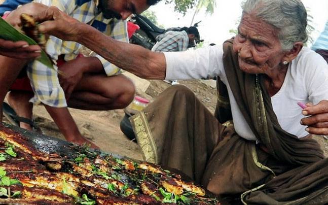   १०६ वर्षीया वृद्धाको युट्युबमा ३  लाख सब्सक्राइबर, बुढेसकालमा यसरी छिन् चर्चामा