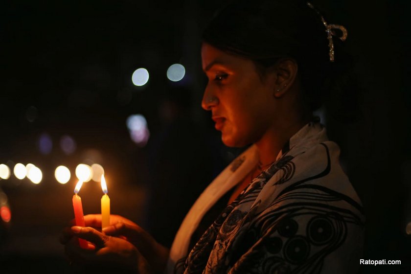 बंगलादेशमा मारिएका हिन्दुको चिर शान्तिका लागि काठमाडौंमा दीप प्रज्ज्वलन