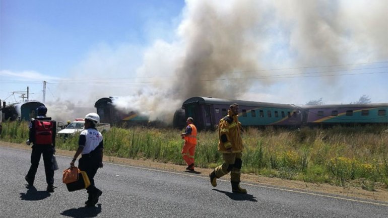 Four dead, 40 injured in S.Africa train crash