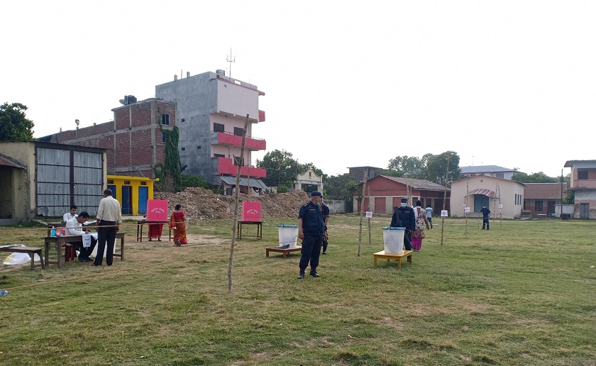 नवलपरासीमा ११० वर्षीय वृद्धद्वारा मतदान