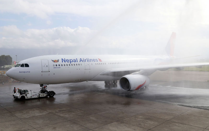 सामुहिक राजीनामा बुझाएका नेपाल एयरलाइन्सका पाइलट भन्छन्, ‘विभेदले यो अवस्था निम्तायो’
