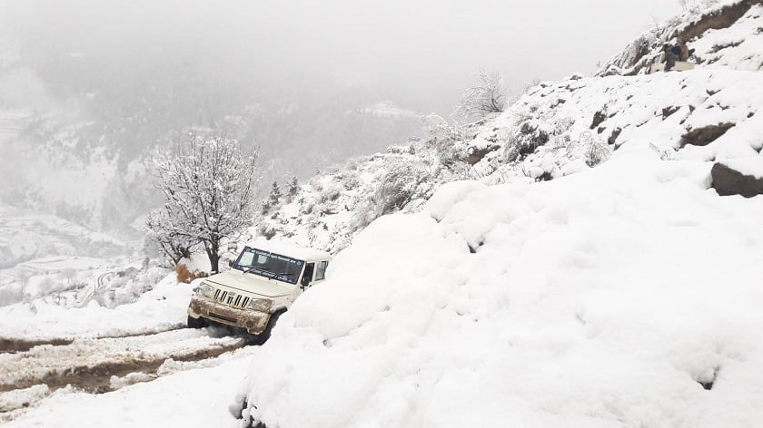 हिमपातले भीमदत्त राजमार्ग अवरुद्ध