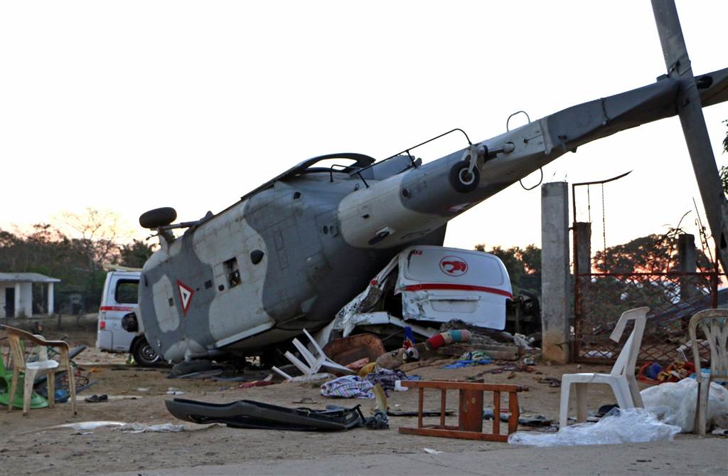 भूकम्पको क्षति अवलोकन गर्न जाँदा गृहमन्त्री चढेको हेलिकप्टर दूर्घटना, १४ जनाको मृत्यु
