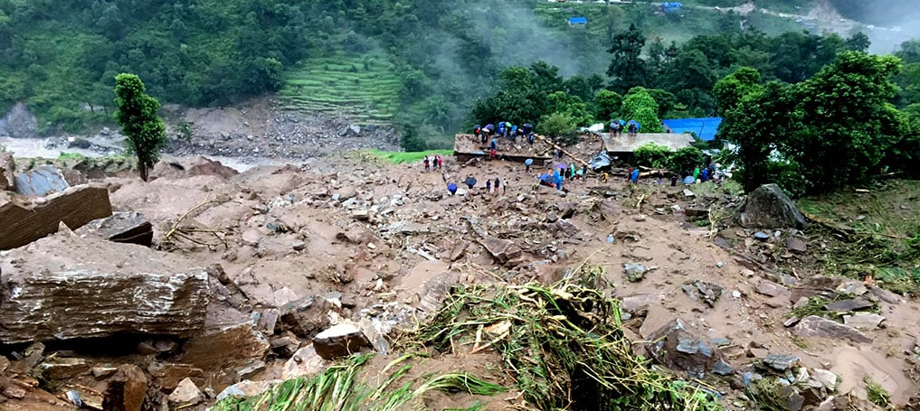 18 houses buried in landslide