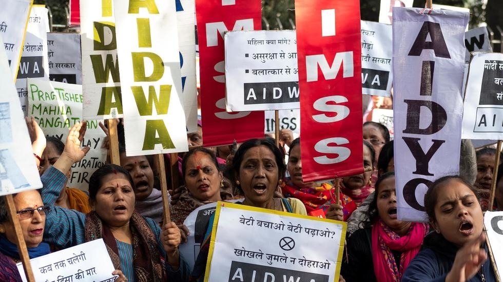 India gangrape protests mount as schoolgirl killed