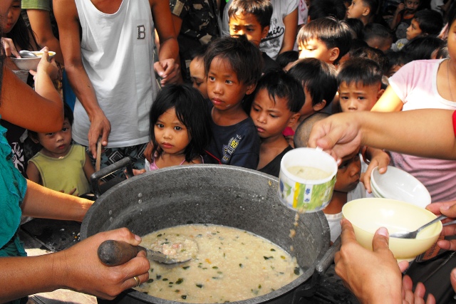 2.7 mln Philippine families experience hunger: poll