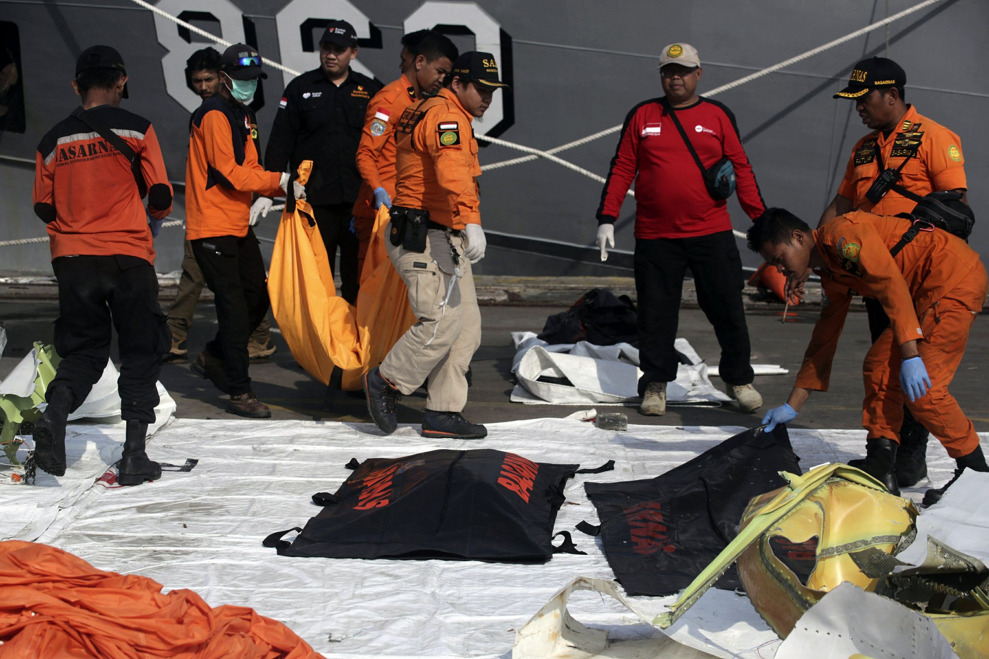 Official: Divers see Lion Air jet fuselage, new 'ping' heard