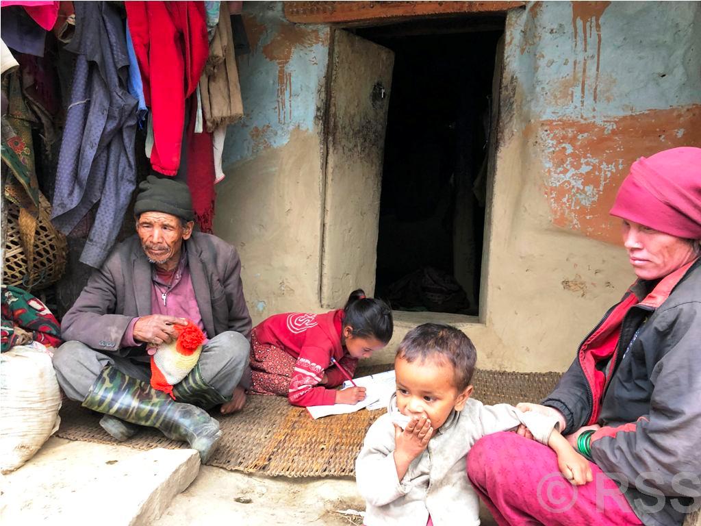   ‘अभाव र गरिबी’को भुमरीमा बसवीर विकका परिवार