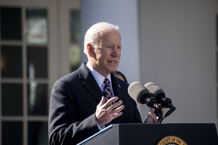 Biden announces additional 800 mln USD in aid to Ukraine