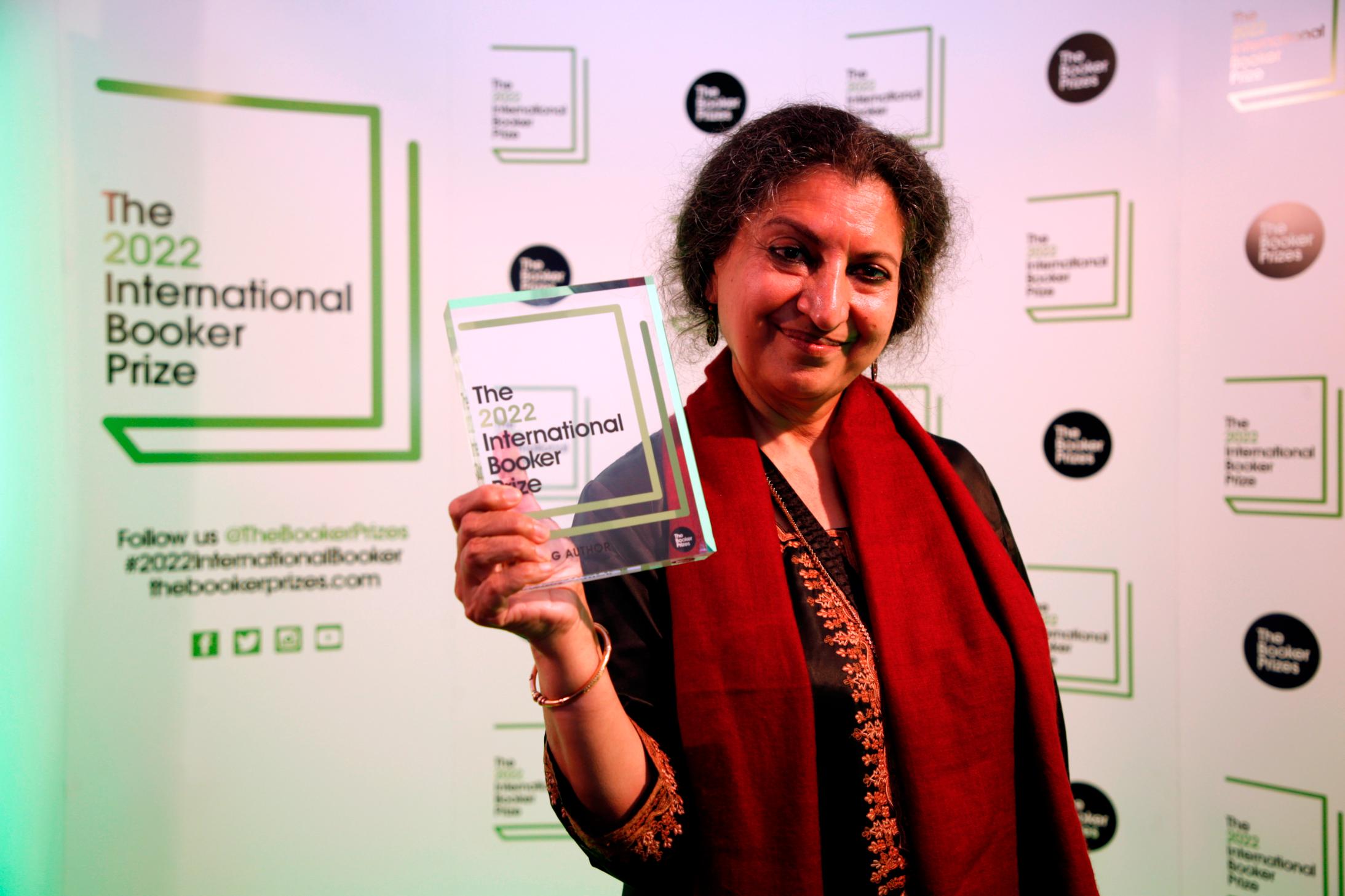 गीताञ्जली श्रीः बुकर पुरस्कार जित्ने पहिलो भारतीय