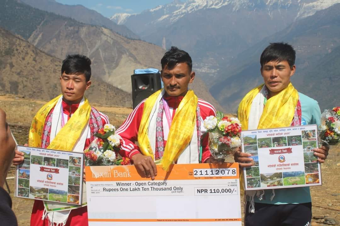  लिस्तिकोट दुगुनागढी माउण्टेन ट्रेल रेसको उपाधि महतरालाई