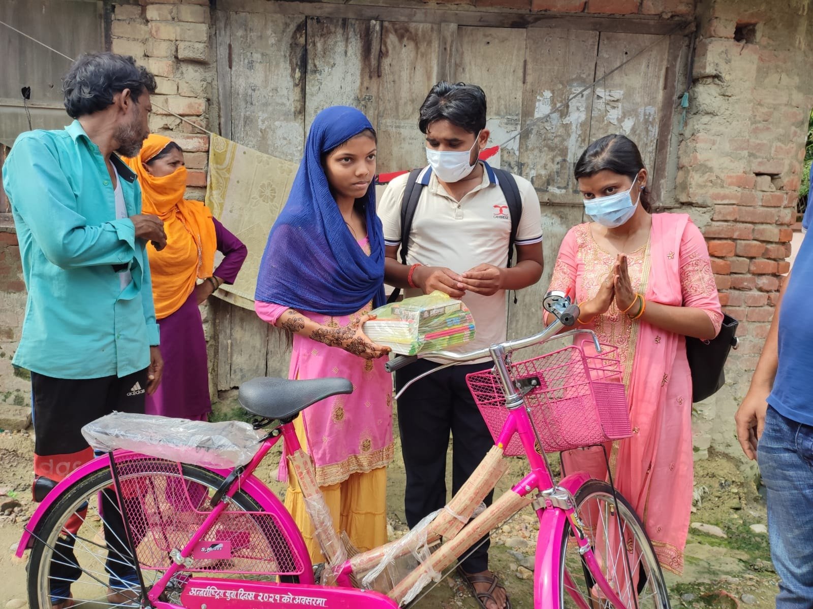 प्रदेश सरकारबाट साइकल नपाएकी छात्रालाई युवा संजालको उपहार