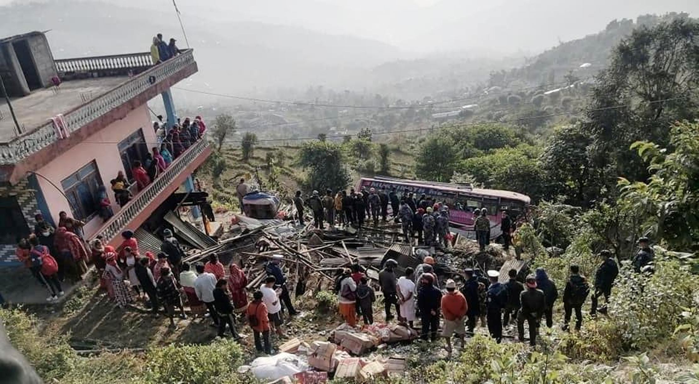 कास्कीमा बस दुर्घटना,  चालकको मृत्यु
