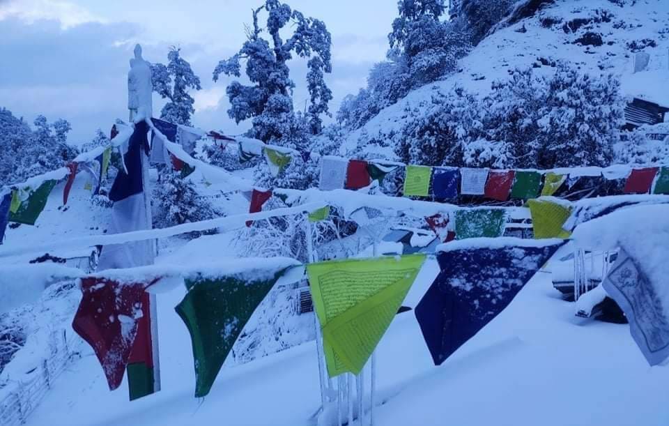 दामन–सिमभञ्ज्याङ क्षेत्रमा हिमपात, त्रिभुवन राजपथ अवरुद्ध