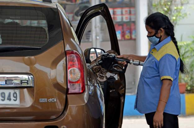भारतमा फेरि बढ्यो पेट्रोल र डिजेलको मूल्य
