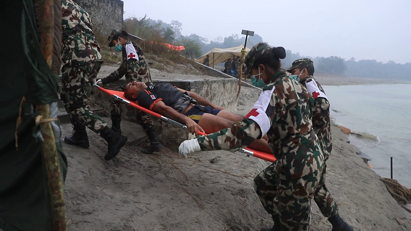 नारायणी नदीमा नेपाली सेनाको जलउद्दार अभ्यास, हेरौं तस्बिरमा