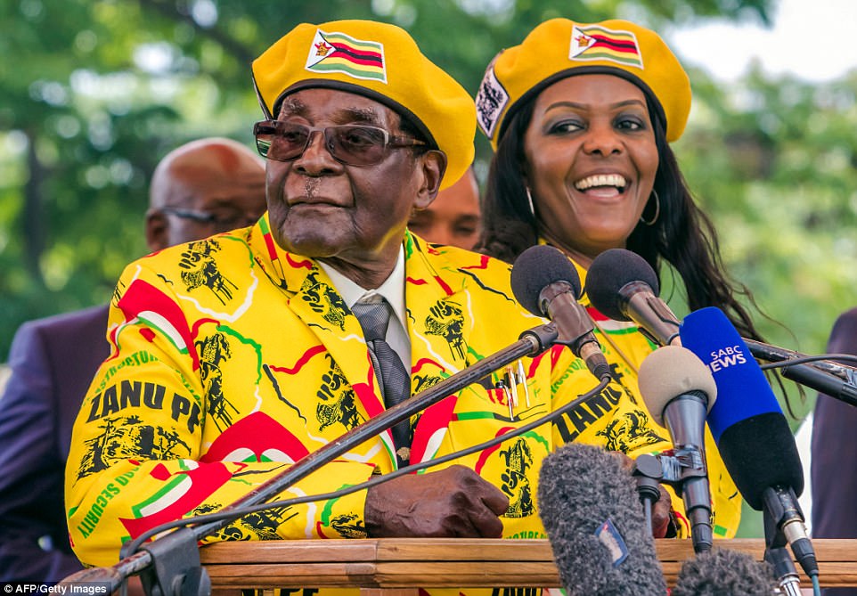 जिम्बाव्वेमा सैनिक ‘कू’ : पत्नी मोहका कारण मुगाबेको ३७ वर्षदेखिको शासन धरापमा