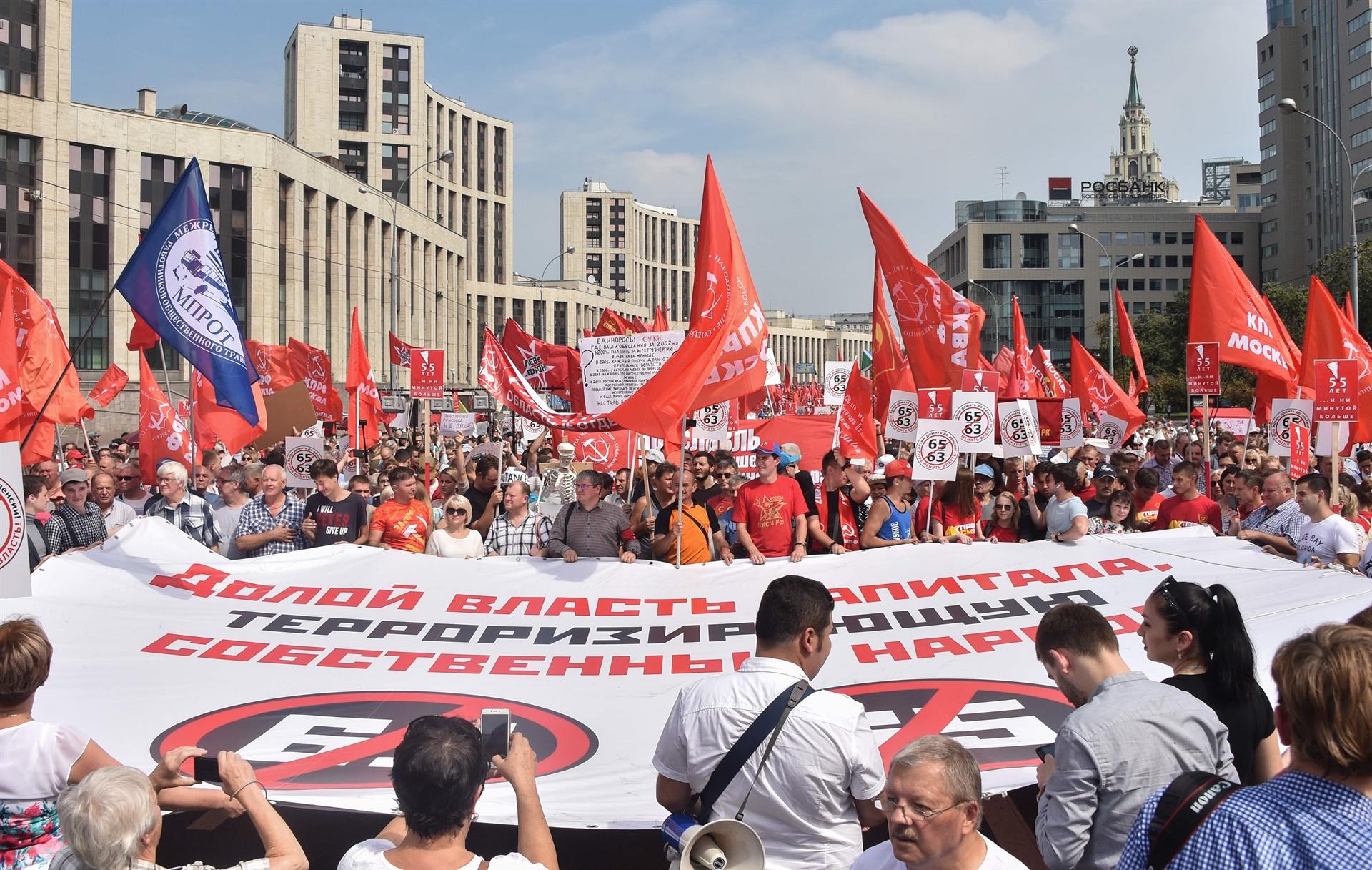 Thousands of Russians protest against pension age hike