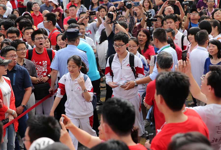 Millions of Chinese students sit national college entrance exam