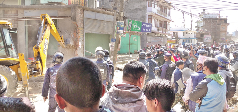 चाबहिल–साँखु सडक खण्डः अटेर गरेपछि घरमा डोजर