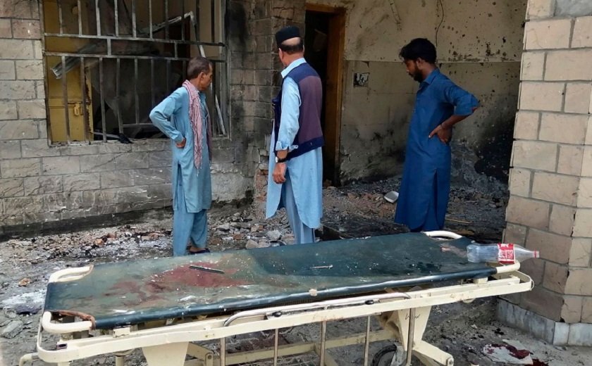 Female suicide bomber kills six in northwest Pakistan