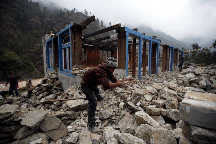 Earthquake victims facing problem in reconstruction for lack of construction materials