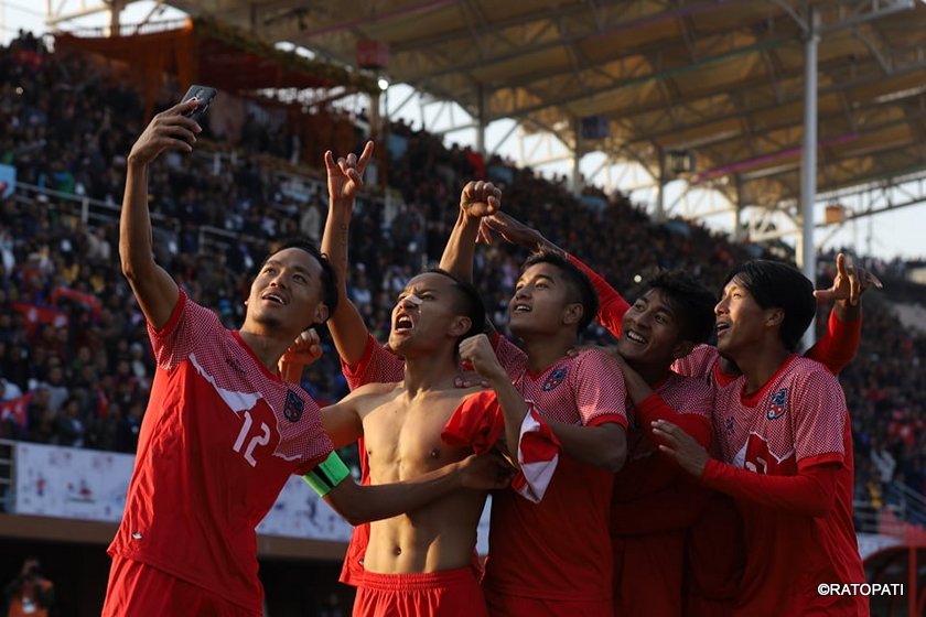 नेपाल र भुटानबीचको पुरुष फुटबल चलिरहँदा दशरथ रंगशालामा जे देखियो (फोटोफिचर)
