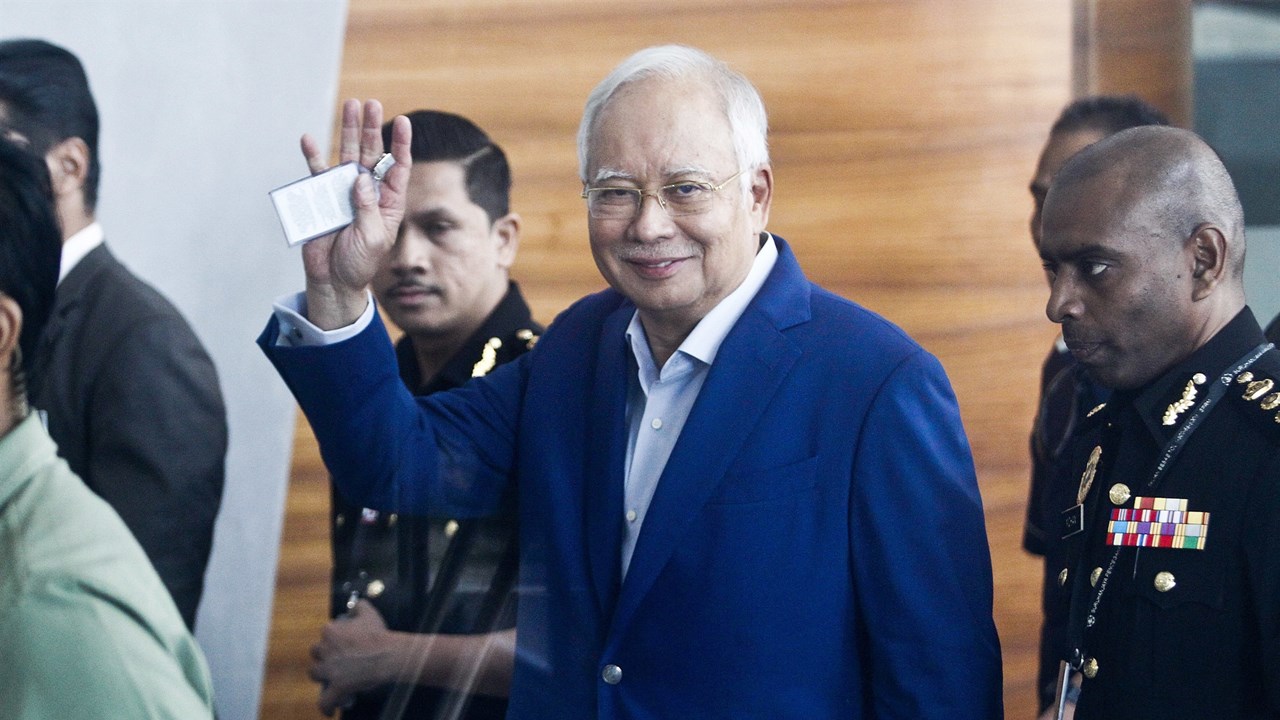 Ex-Malaysian PM Najib questioned for graft probe