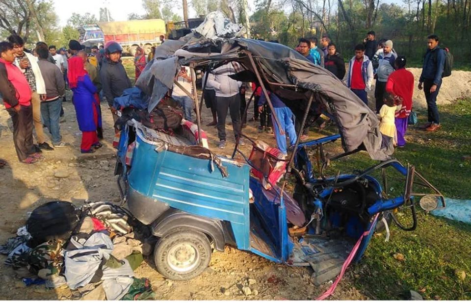 Auto-rickshaw driver killed in road mishap