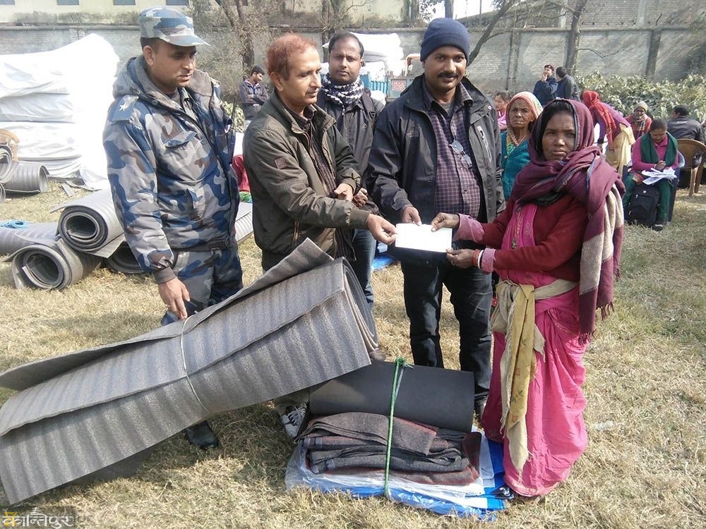 ANNISU (R) distributes warm clothes to 300 families