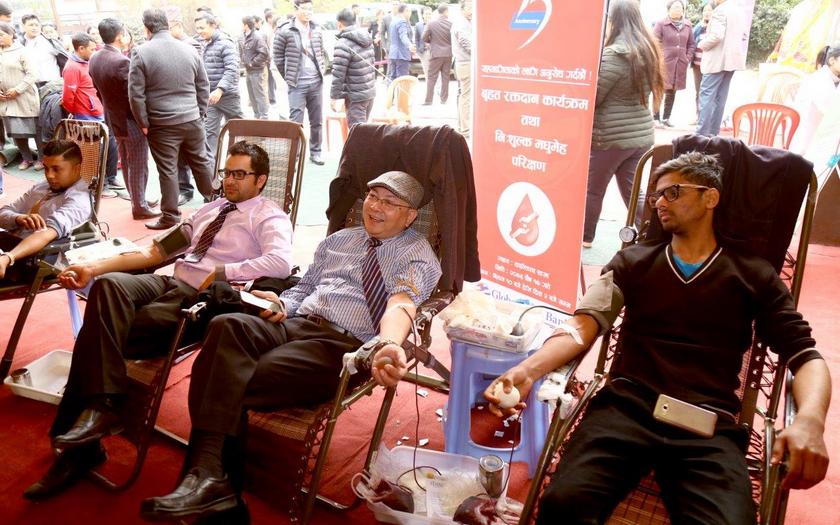 ग्लोबल आइएमई बैंकद्वारा वार्षिकोत्सवको अवसरमा रक्तदान