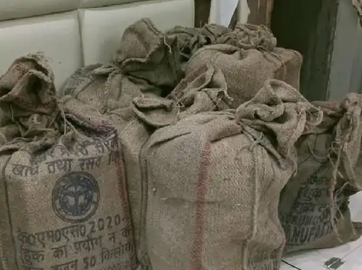 बोरामा भरेर राखिएका थिए २७५ किलो सुनचाँदी, फिल्मी शैलीमा लुकाइएको थियो कालो धन