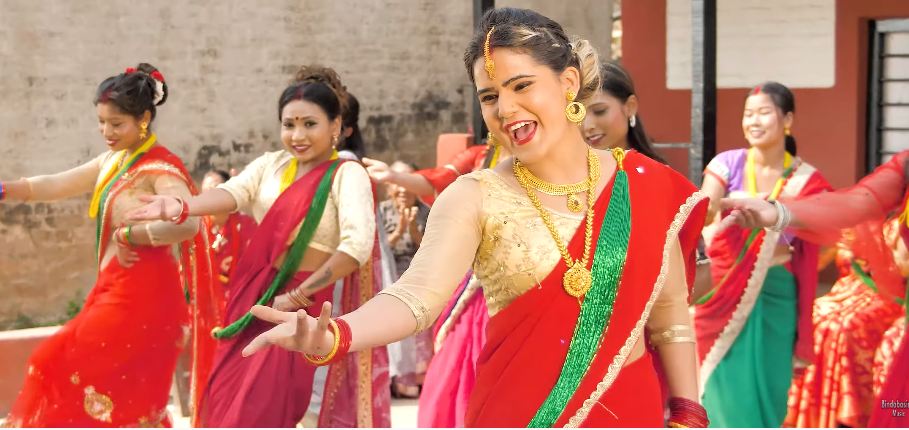 शरद कुमारीले ल्याइन् ‘तीज आयो बरी लै’