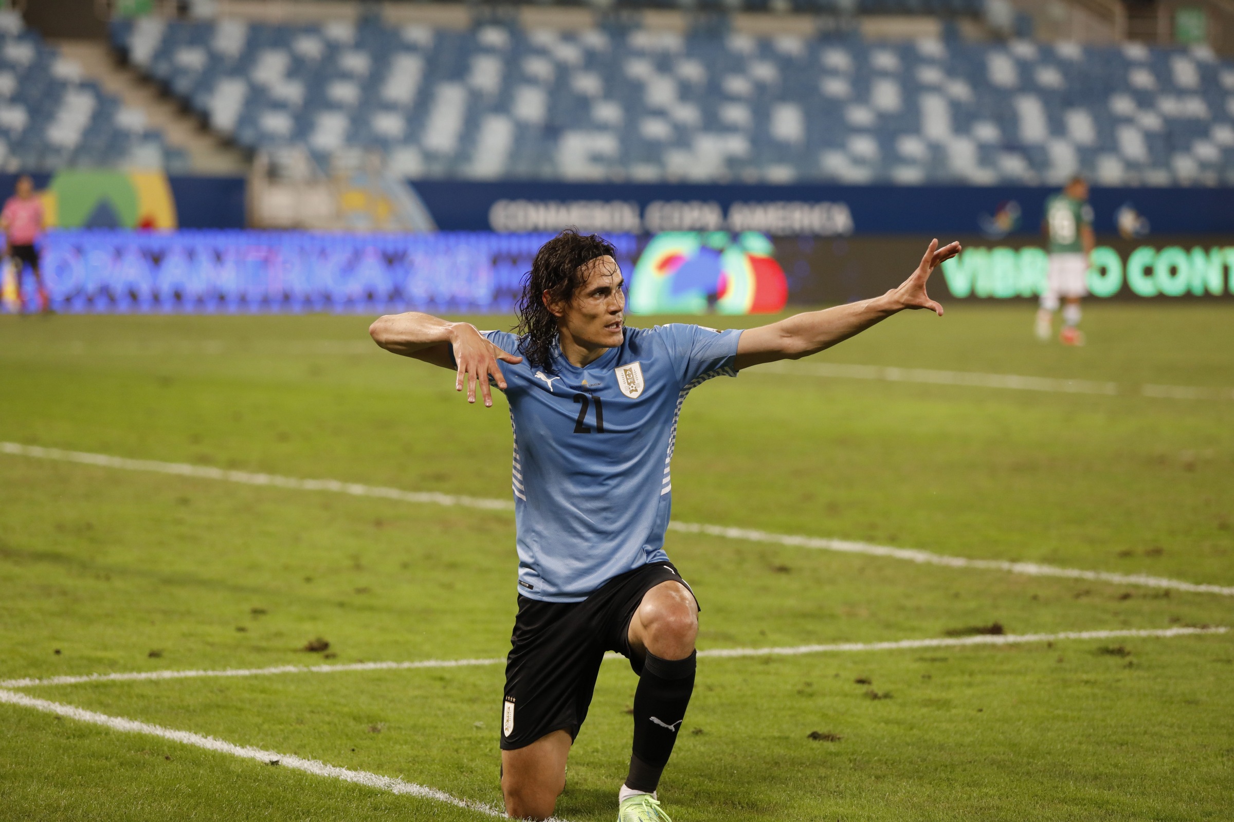 Cavani secures Uruguay's passage to Copa America last 8