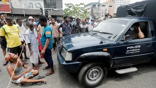 झडपपछि कोलम्बोमा अनिश्चितकालीन कर्फ्यु