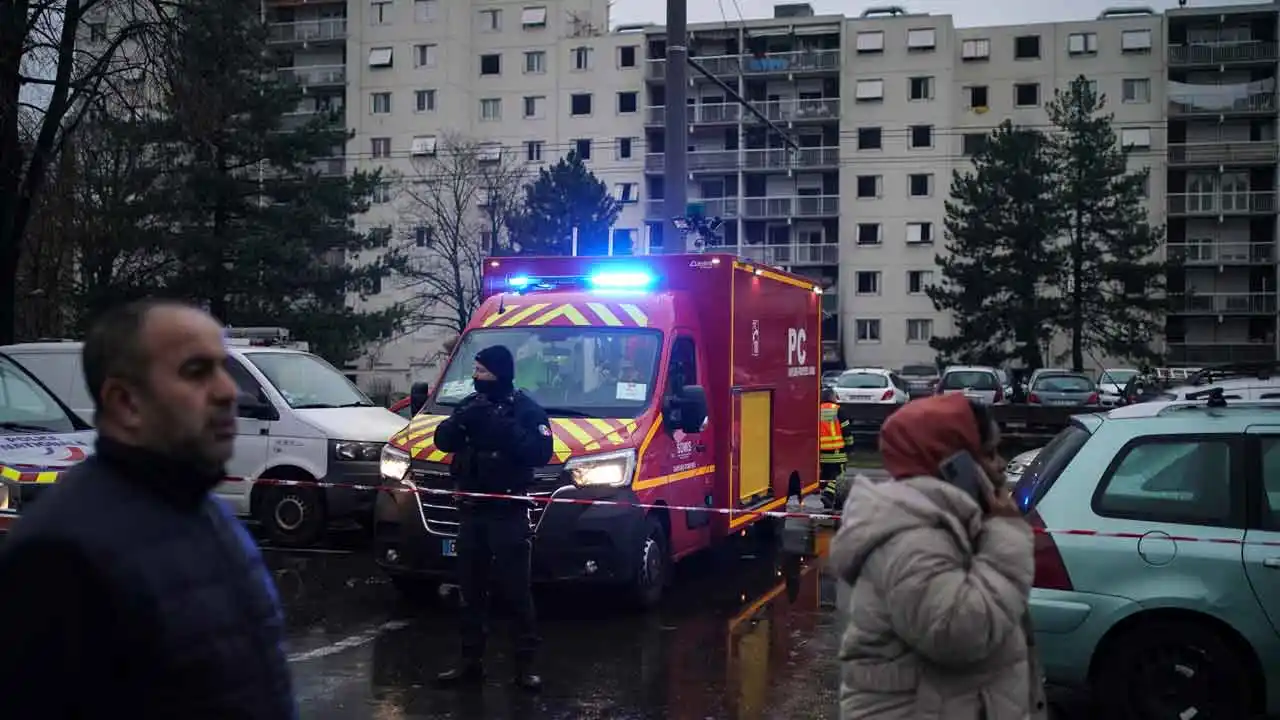 फ्रान्सको एक आवासीय भवनमा आगलागी हुँदा ५ बालबालिकासहित १० जनाको मृत्यु