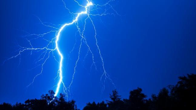 Lightning strikes explode transformers in Ilam