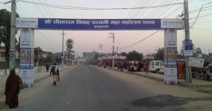 जनकपुरमा नेपाल लाईफको ट्राफिक नियम बारे जनचेतना