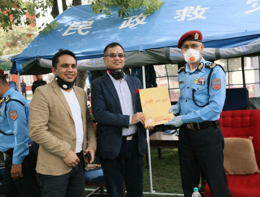 सनराइज बैंकले दियो नेपाल पुलिस हस्पिटललाई ६५ थान पीपीई उपकरण