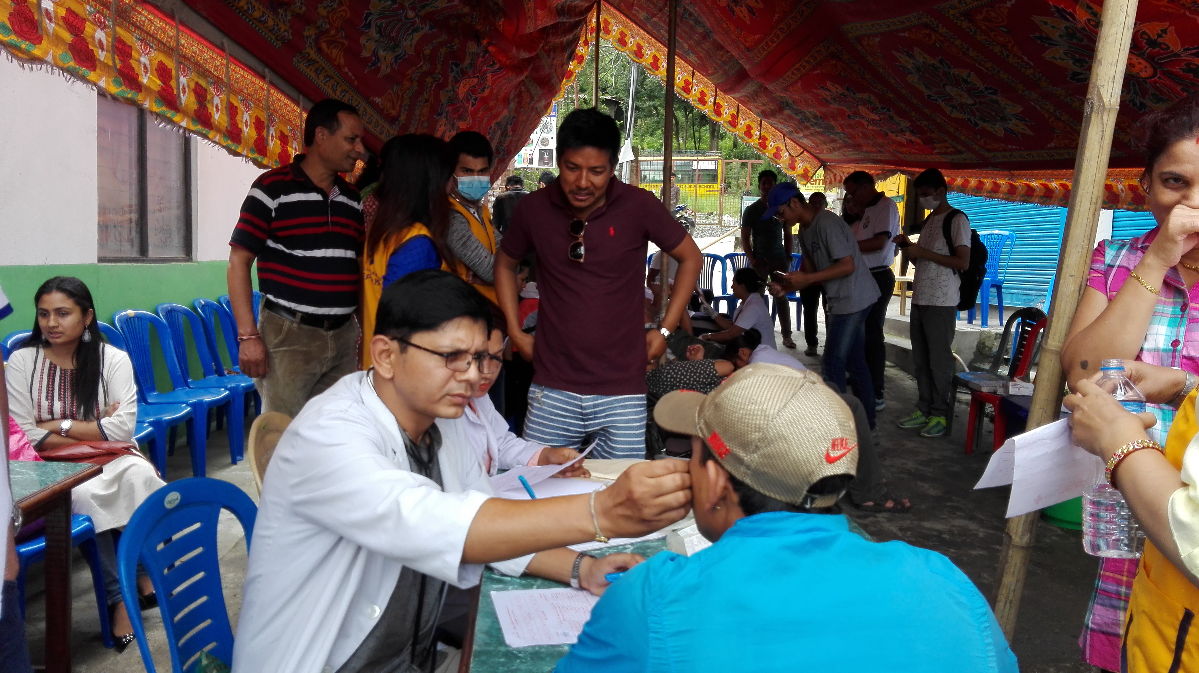 लुम्बिनी बिकास बैंकको टोखा शाखामा रक्तदान