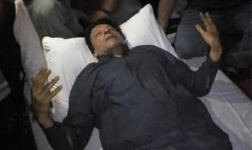 पाकिस्तानका पूर्वप्रधानमन्त्री खान अस्पतालबाट ‘डिस्चार्ज’