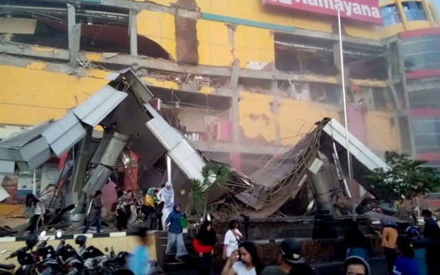 Earthquakes, tsunami kill at least 48 in central Indonesia